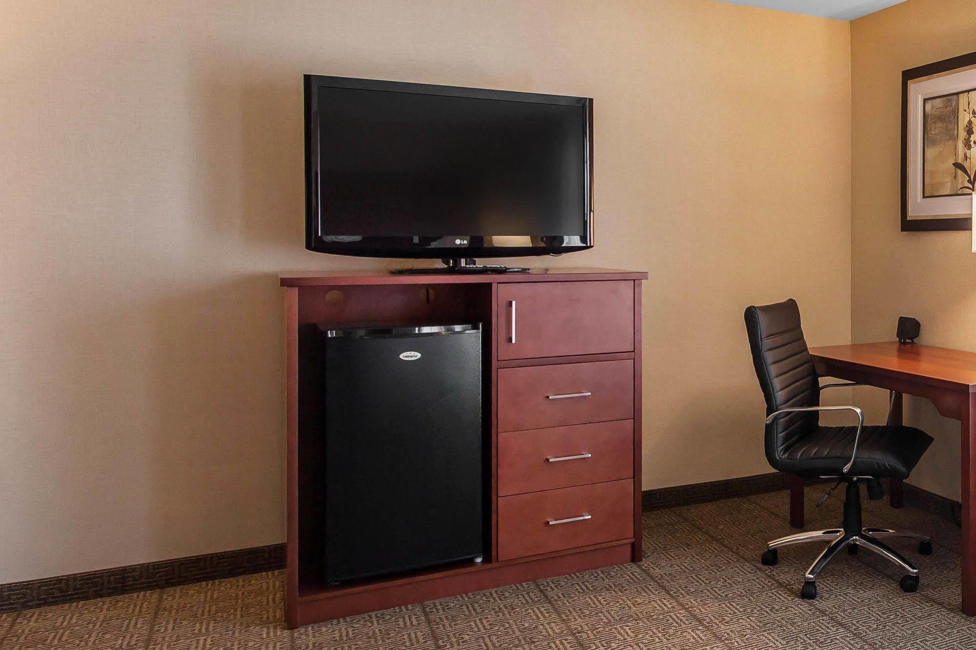Comfort Inn & Suites Near Fallon Naval Air Station Exterior foto